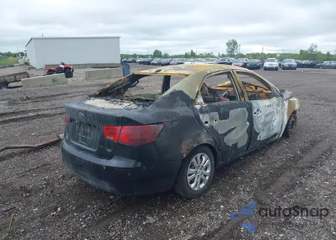 2013 Kia Forte Ex z USA, uszkodzony, nr VIN KNAFU4A28D5735708